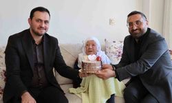 CUMHURİYETLE YAŞIT NAZİFE NİNEYE ANNELER GÜNÜ SÜRPRİZİ