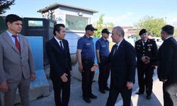 VALİ HATİPOĞLU GÖREVİ BAŞINDAKİ PERSONELLERLE BAYRAMLAŞTI