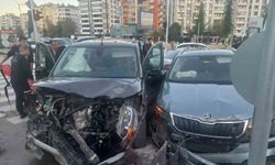 ZİNCİRLEME TRAFİK KAZASINDA 3 KİŞİ YARALANDI