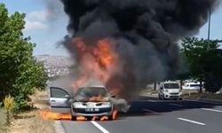 ALEVLERE TESLİM OLAN OTOMOBİL ALEV TOPUNA DÖNDÜ