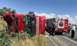 ELAZIĞDA TIR DEVRİLDİ