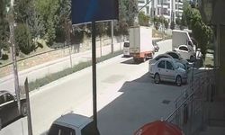 KARŞI ŞERİDE GEÇEN OTOMOBİL, KAMYONETLE ÇARPIŞTI