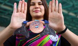 ZEYNEP BAŞARILARINI SÜRDÜRÜYOR