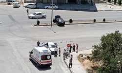 OTOMOBİLLER ÇARPIŞTI