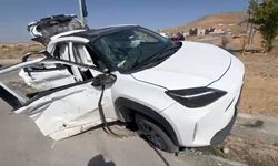TIRLA OTOMOBİL ÇARPIŞTI