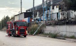 YALITIM FABRİKASINDA ÇIKAN YANGIN 3,5 SAATLİK ÇALIŞMAYLA SÖNDÜRÜLDÜ