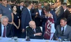 PROF. DR. BAYRAM TOSUN, DEVLET BAHÇELİ'YE ELAZIĞSPOR FORMASI HEDİYE ETTİ