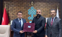 AYGÜN ÇAM’A BAKANLIKTAN HALK OZANI UNVANI