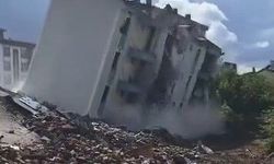 AĞIR HASARLI BİNA, TEK DOKUNUŞLA YIKILDI