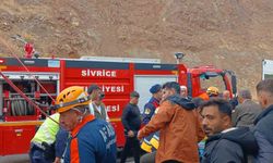 TIR DEVRİLDİ: 1 YARALI
