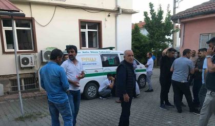 BABASINI ÖLDÜRDÜ, ANNESİNİ AĞIR YARALADI