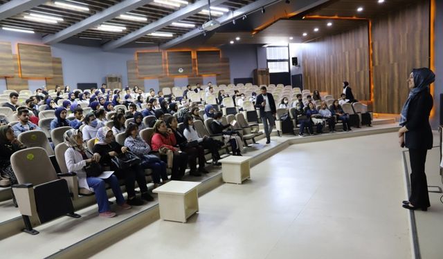 Fırat Üniversitesinde Söyleşi Programı Düzenlendi
