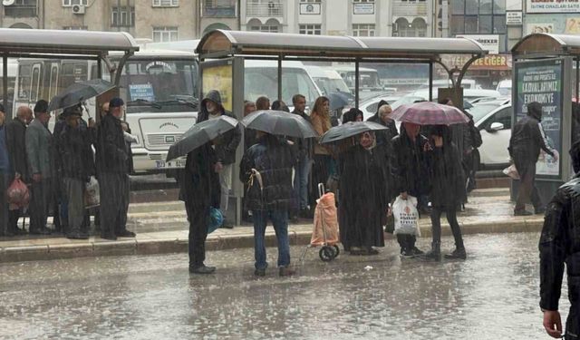 METEOROLOJİDEN 5 İL İÇİN KUVVETLİ YAĞIŞ  VE TOZ TAŞINIMI UYARISI!