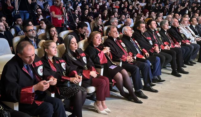 ELAZIĞ'DAKİ MEZUNİYET TÖRENİNDE GÖZYAŞLARI SEL OLDU 