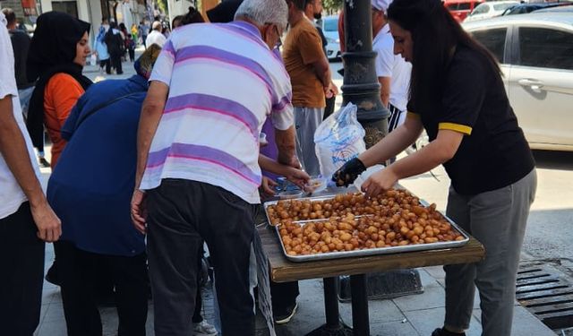 FERİBOT KAZASINDA VE DEPREMDE ÖLENLER İÇİN LOKMA DAĞITTI