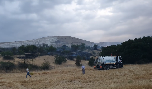 AĞIN’DA ŞİMŞEK ÇAKMASI SONUCU 2 KÖYDE YANGIN ÇIKTI 