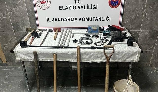 ELAZIĞ'DA KAÇAK KAZI YAPAN 5 ŞÜPHELİ SUÇÜSTÜ YAKALANDI 