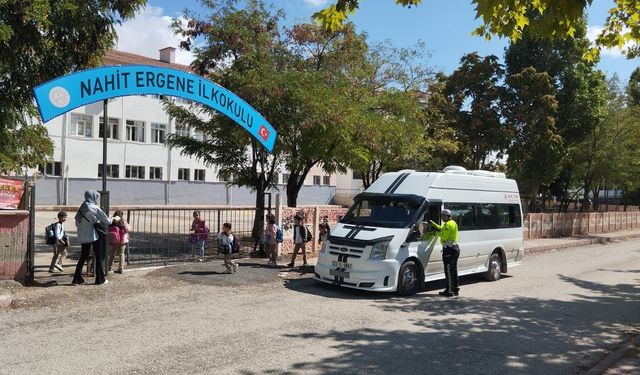 ELAZIĞ’DA OKUL ÖNLERİ ARALIKSIZ DENETLENİYOR