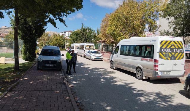 ELAZIĞ’DA OKUL ÖNÜ DENETİMLERİ SÜRÜYOR 