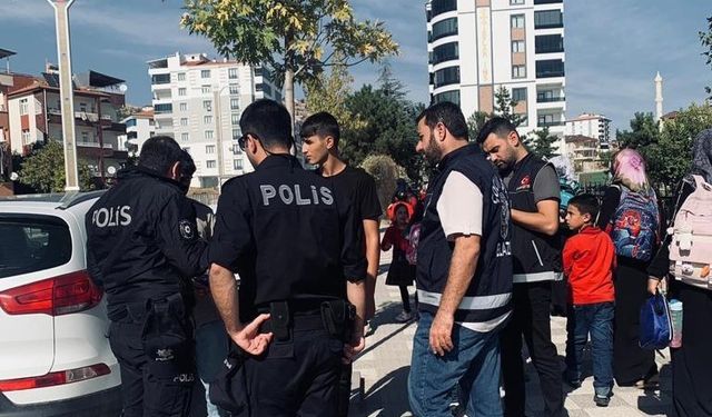 ELAZIĞ’DA OKUL ÖNÜ DENETİMLERİ ARALIKSIZ SÜRÜYOR 