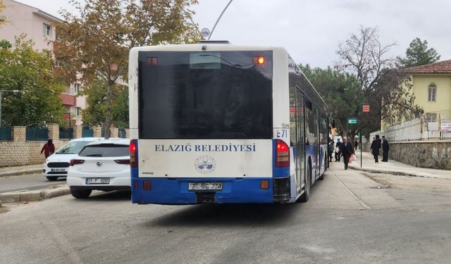 YURTTAŞLAR KAPALI DURAK VE OTURMA BANKI İSTEDİ! 