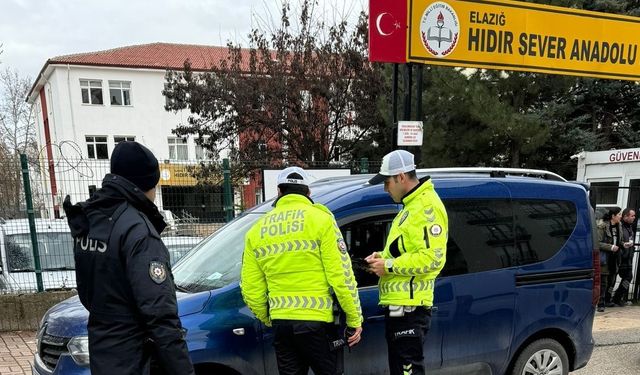 ELAZIĞ’DA OKUL ÖNÜ DENETİMLERİ SÜRÜYOR 