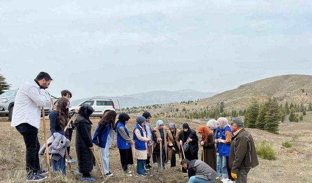 ELAZIĞ'DA ÖĞRENCİLER FİDAN DİKİM ETKİNLİĞİNDE BULUŞTU