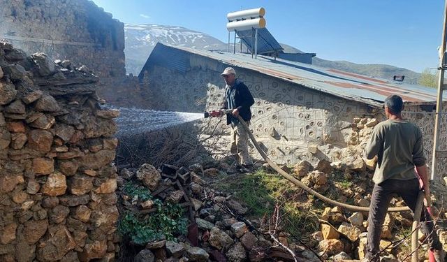 YANAN CAMİ KULLANILAMAZ HALE GELDİ!