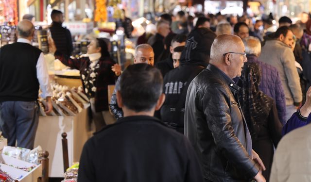 KAPALI ÇARŞI’DA BAYRAM YOĞUNLUĞU