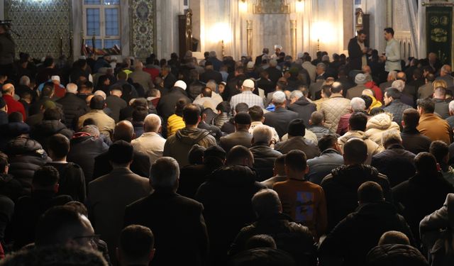 ELAZIĞ’DA BAYRAM NAMAZINDA CAMİLER DOLDU TAŞTI