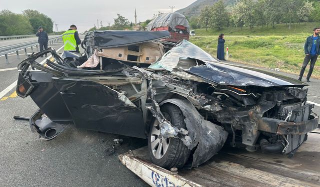 ELAZIĞ’DA KAMYON İLE OTOMOBİL ÇARPIŞTI: 4 YARALI