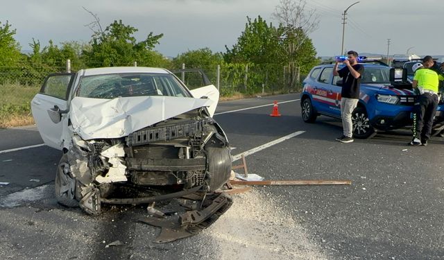 ELAZIĞ'DA İKİ OTOMOBİL ÇARPIŞTI: 7 YARALI