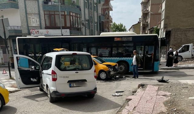 ELAZIĞ’DA TRAFİK KAZASI: 1 YARALI