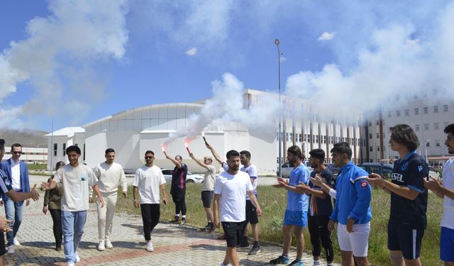 ELAZIĞSPORLU FUTBOLCULAR, FIRAT ÜNİVERSİTESİ’NDE COŞKUYLA KARŞILANDI