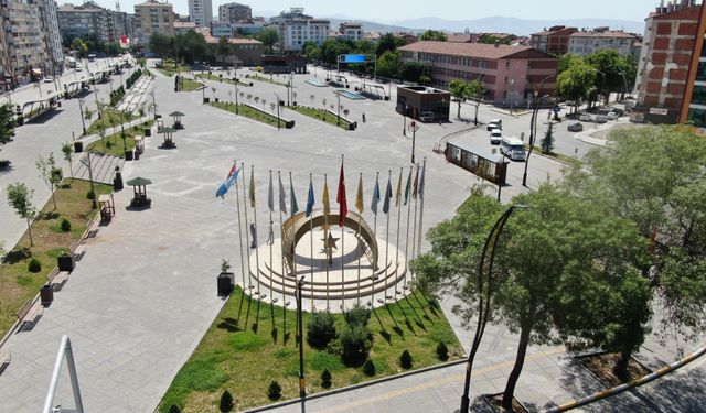 BAYRAMIN İLK GÜNÜNDE YOLLAR VE CADDELER BOŞ KALDI