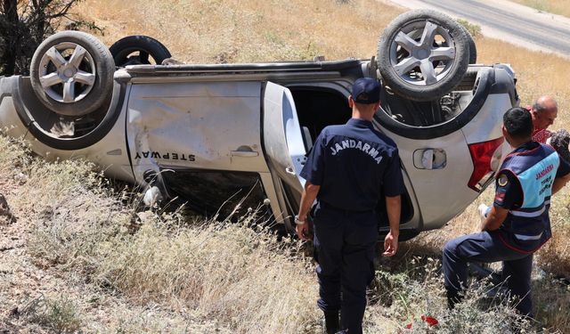 ELAZIĞ’DA OTOMOBİL ŞARAMPOLE YUVARLANDI: 4 YARALANDI