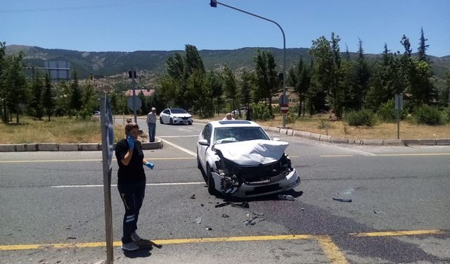 ELAZIĞ'DA TRAFİK KAZASI: 3 YARALI