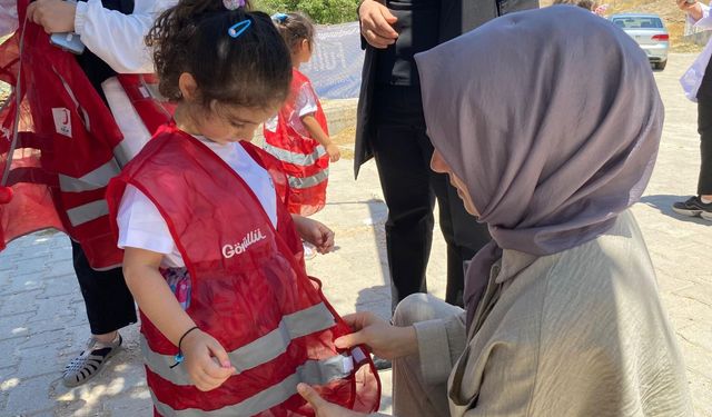 ANAOKULU ÖĞRENCİLERİNDEN YÜREKLERİ ISITAN DAVRANIŞ