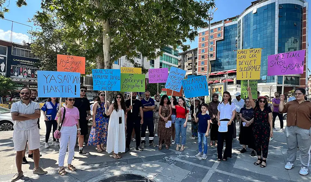 ELAZIĞ'DA HAYVANSEVERLER TOPLANDI VE TEPKİ GÖSTERDİ