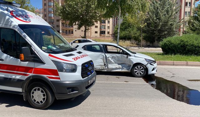 ELAZIĞ’DA TRAFİK KAZASI: 2 YARALI