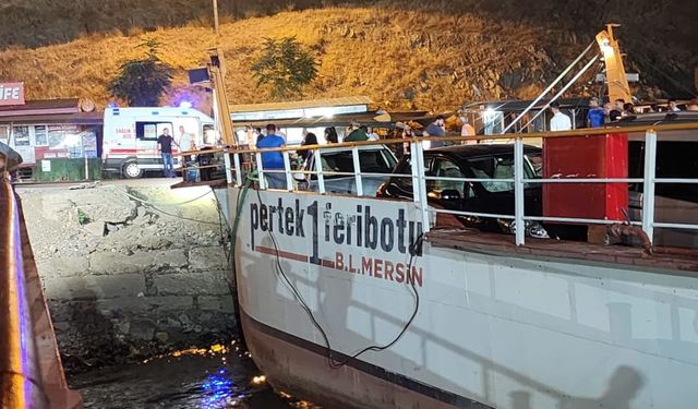 FERİBOTTA BIÇAKLI KAVGA: 1 YARALI