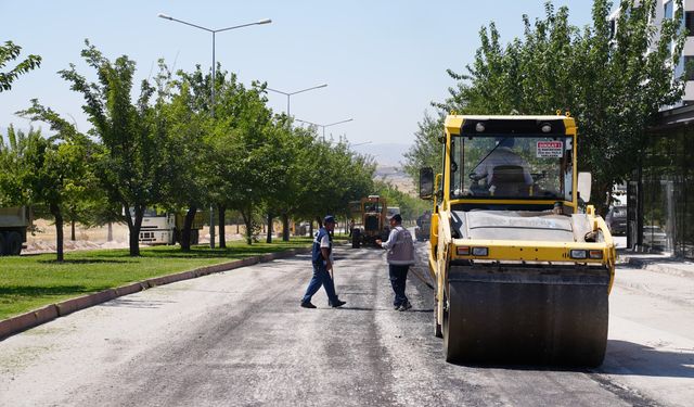 ASFALT BAKIM VE ONARIM ÇALIŞMASI YAPILIYOR