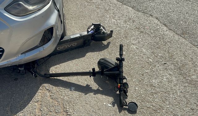 OTOMOBİL İLE SCOOTER ÇARPIŞTI: 2 YARALI