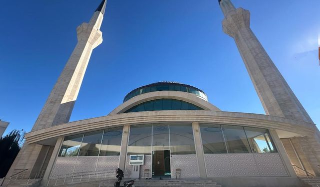 HAYIRSEVERLERİN KATKILARIYLA YAPILAN CAMİ BAKIMSIZLIK MAĞDURU