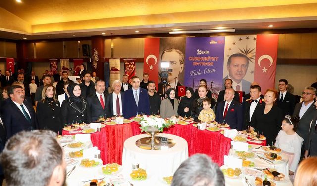 CUMHURİYET BAYRAMI RESEPSİYONUNA YOĞUN KATILIM