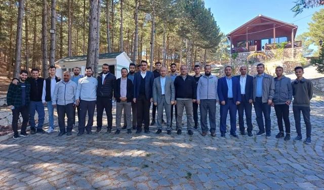 ELAZIĞ'DA SABAH NAMAZI SONRASI DOĞA YÜRÜYÜŞÜ DÜZENLENDİ