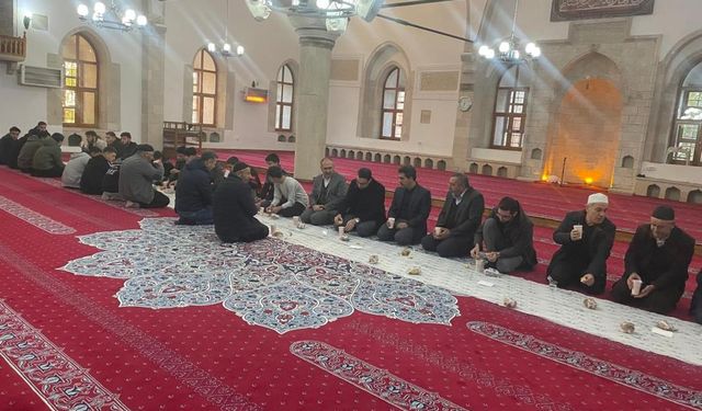 ELAZIĞ’DA TARİHİ CAMİDE SABAH NAMAZI BULUŞMALARI