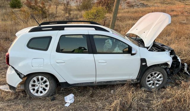 ELAZIĞ’DA OTOMOBİL ŞARAMPOLE YUVARLANDI: 3 YARALI