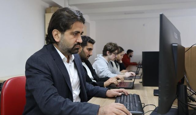 ''YAPAY ZEKANIN GETİRDİĞİ FAYDALARIN YANI SIRA ZARARLARI DA VAR''