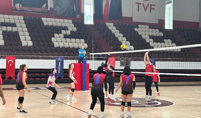 YILDIZ KIZ YEREL LİG’DE ŞAMPİYON ELAZIĞ VOLEYBOL AKADEMİ OLDU